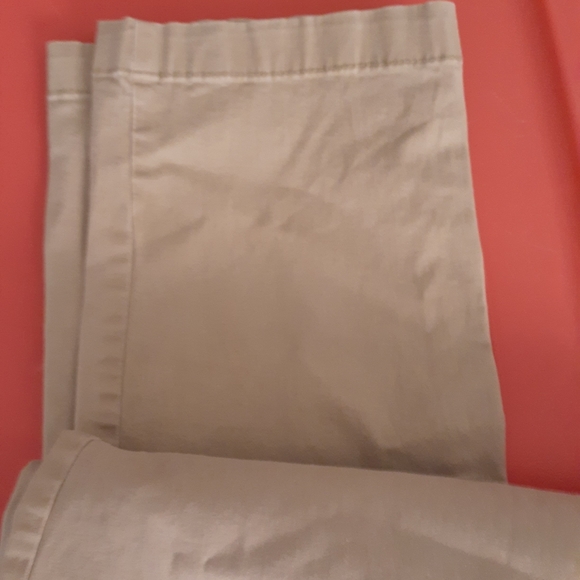 3 pairs if khaki pants - Picture 6 of 7